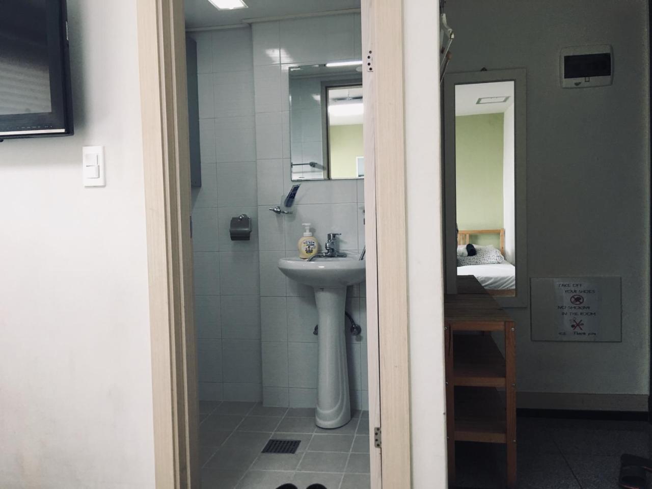 סיאול Hongdae Pencil Guesthouse מראה חיצוני תמונה